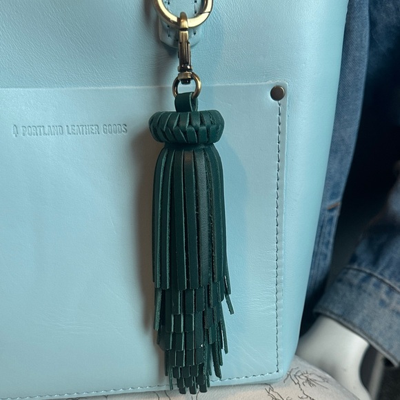 PLG Jellyfish tassel Caribbean - Picture 1 of 4